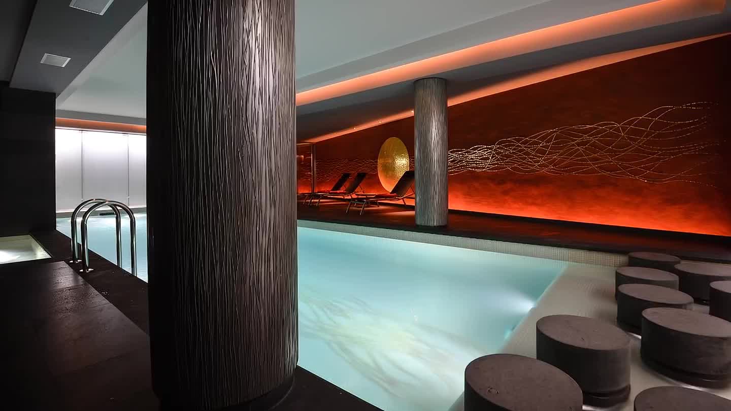 Indoor pool & spa